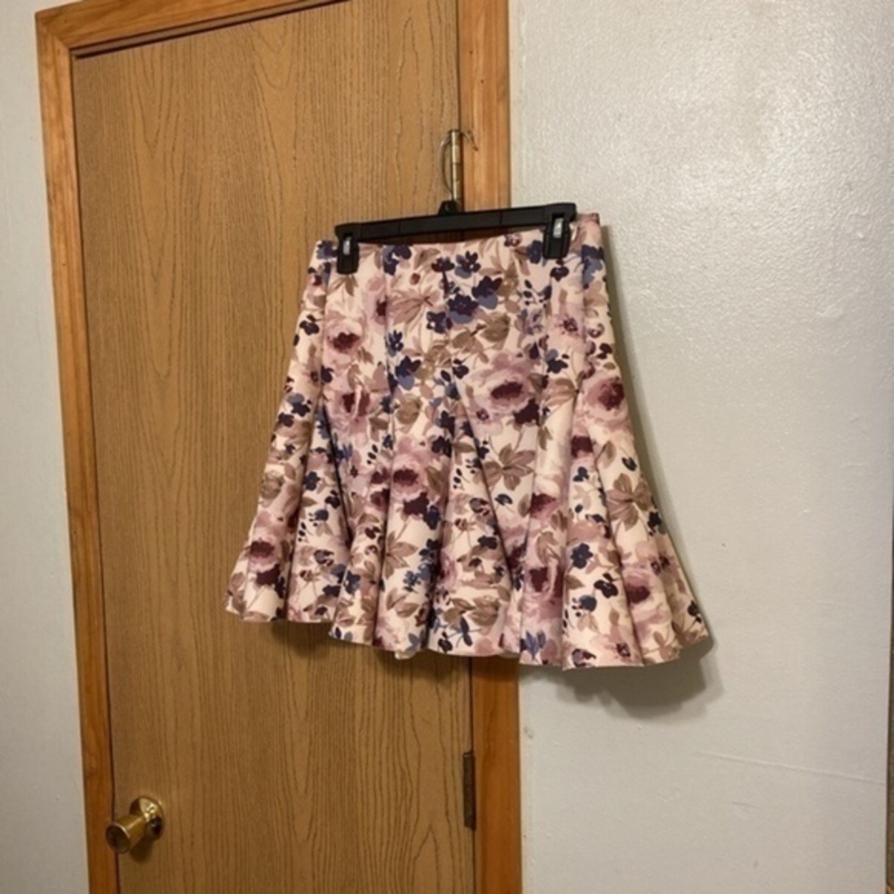 LC Lauren Conrad Runway NWT Size 10 w/Floral Print Knee-Length A-Line Skirt
